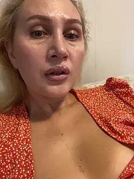 Snapshot of YourBlondee chatting on 10.03.25 YourBlondee online show from 10.03.25