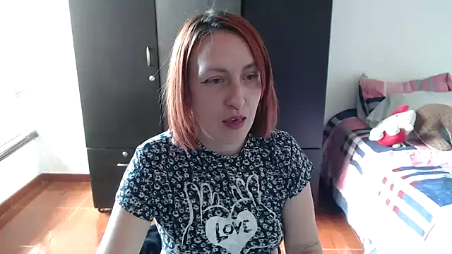 Snapshot of kittykalor09 chatting on 11.16.25 kittykalor09 online show from 11.16.25