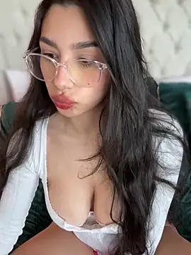 Snapshot of LoveLillyy chatting on 01.21.25 LoveLillyy online show from 01.21.25