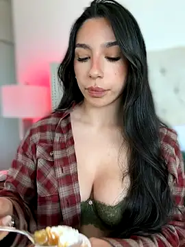 LoveLillyy online show from 12.17.25