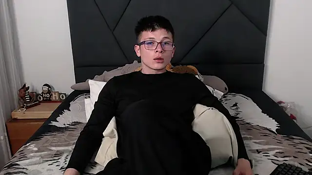 Snapshot of MathewCollin chatting on 01.24.25 MathewCollin online show from 01.24.25