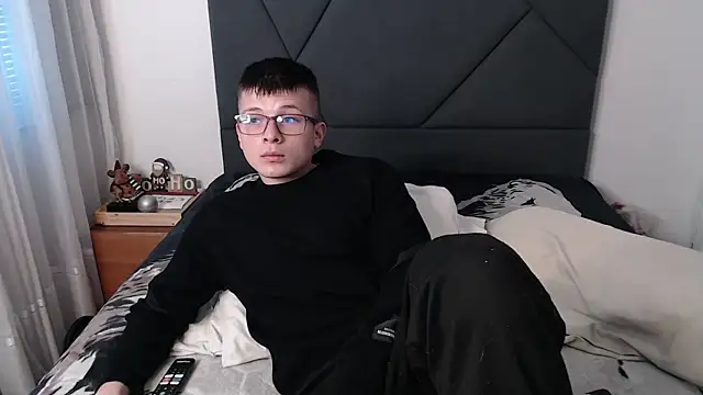 Snapshot of MathewCollin chatting on 02.01.25 MathewCollin online show from 02.01.25