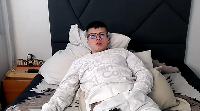 Snapshot of MathewCollin chatting on 02.03.25 MathewCollin online show from 02.03.25