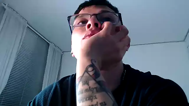 Snapshot of MathewCollin chatting on 02.19.25 MathewCollin online show from 02.19.25