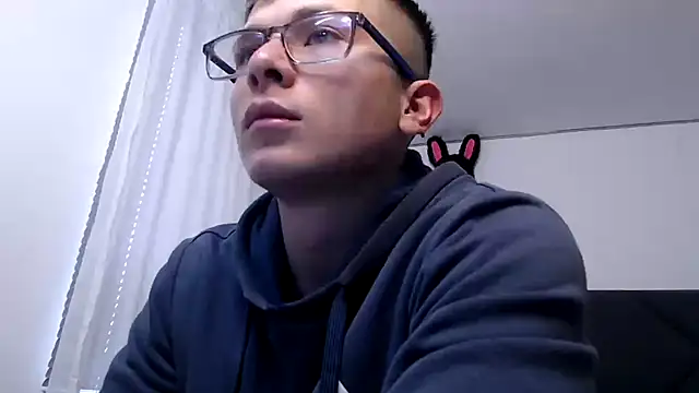 Snapshot of MathewCollin chatting on 03.20.25 MathewCollin online show from 03.20.25