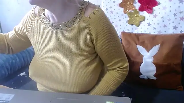 Snapshot of QueenLana chatting on 10.29.25 QueenLana online show from 10.29.25