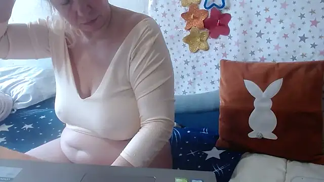 QueenLana online show from 04.04.26