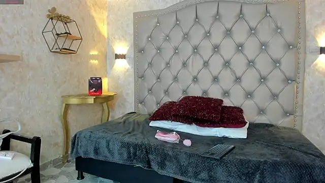 danaythamara1 online show from 01.16.25