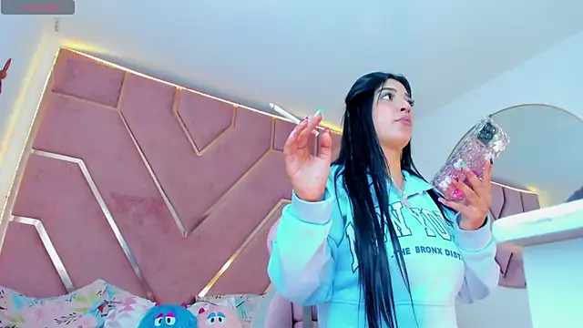 Snapshot of natalia-888 chatting on 03.14.25 natalia-888 online show from 03.14.25