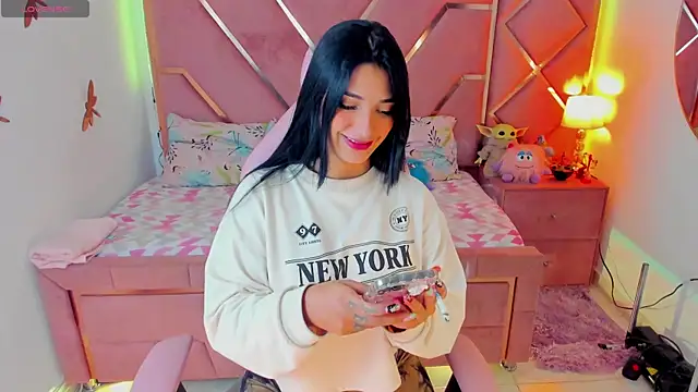 Snapshot of natalia-888 chatting on 03.19.25 natalia-888 online show from 03.19.25