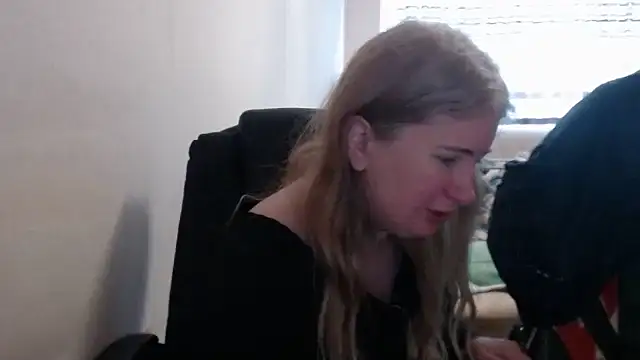 Snapshot of PeterAndJen chatting on 04.04.26 PeterAndJen online show from 04.04.26