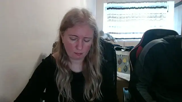 Snapshot of PeterAndJen chatting on 04.05.26 PeterAndJen online show from 04.05.26