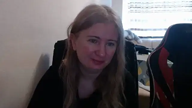 Snapshot of PeterAndJen chatting on 04.06.26 PeterAndJen online show from 04.06.26