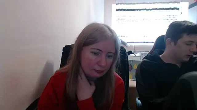 Snapshot of PeterAndJen chatting on 04.09.26 PeterAndJen online show from 04.09.26