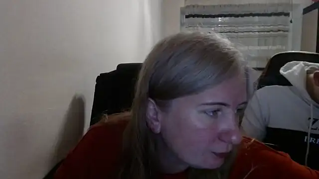 Snapshot of PeterAndJen chatting on 04.11.26 PeterAndJen online show from 04.11.26