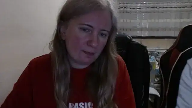 Snapshot of PeterAndJen chatting on 04.12.26 PeterAndJen online show from 04.12.26