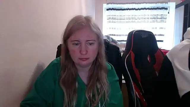 Snapshot of PeterAndJen chatting on 04.15.26 PeterAndJen online show from 04.15.26