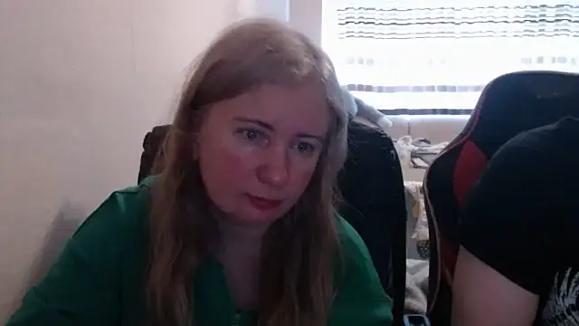 Snapshot of PeterAndJen chatting on 04.16.26 PeterAndJen online show from 04.16.26