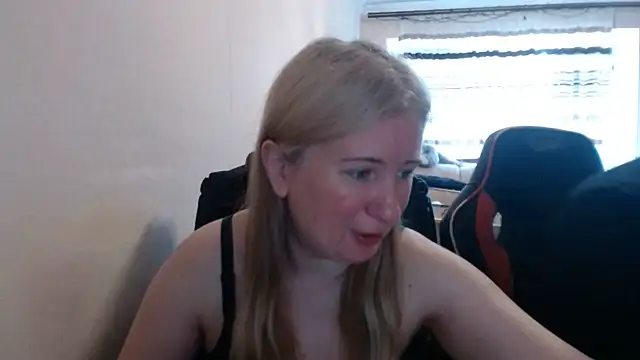 Snapshot of PeterAndJen chatting on 06.16.26 PeterAndJen online show from 06.16.26