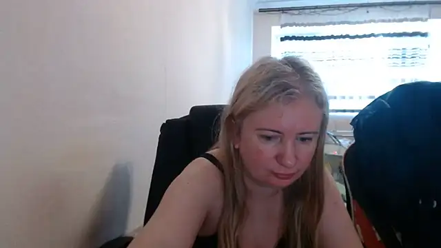 Snapshot of PeterAndJen chatting on 06.18.26 PeterAndJen online show from 06.18.26