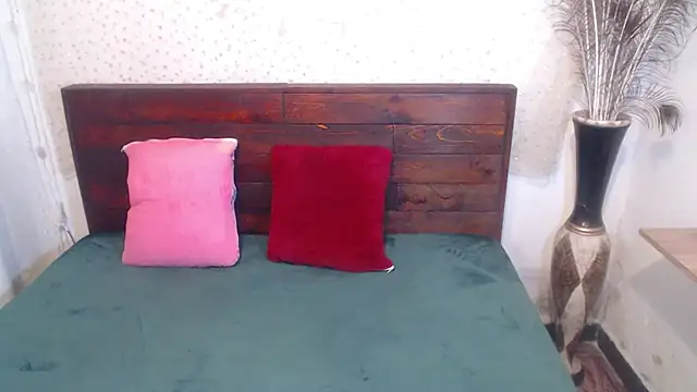 NikkieMilky online show from 09.18.25