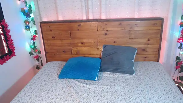 NikkieMilky online show from 03.10.26