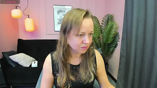 Snapshot of GabrielGold chatting on 11.06.25 GabrielGold online show from 11.06.25