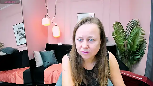 Snapshot of GabrielGold chatting on 11.13.25 GabrielGold online show from 11.13.25