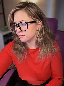 Snapshot of JennKenobi chatting on 12.04.24 JennKenobi online show from 12.04.24