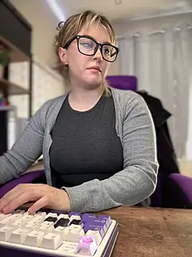 Snapshot of JennKenobi chatting on 02.19.25 JennKenobi online show from 02.19.25