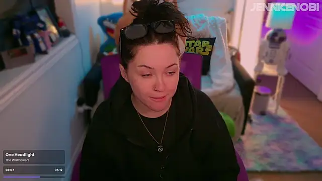 Snapshot of JennKenobi chatting on 09.17.25 JennKenobi online show from 09.17.25