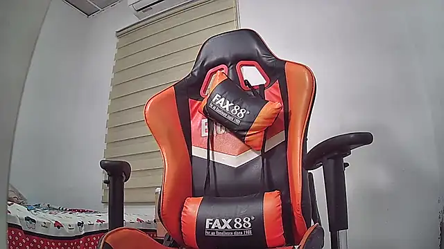 EvaTiffany online show from 09.16.25