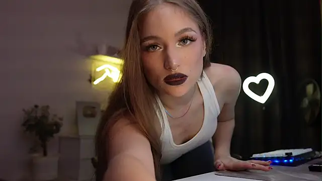 Snapshot of MrsTenderBeast chatting on 09.14.25 MrsTenderBeast online show from 09.14.25