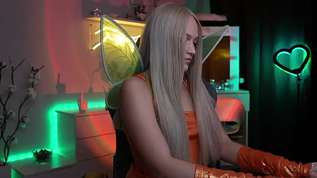 Snapshot of MrsTenderBeast chatting on 11.24.25 MrsTenderBeast online show from 11.24.25