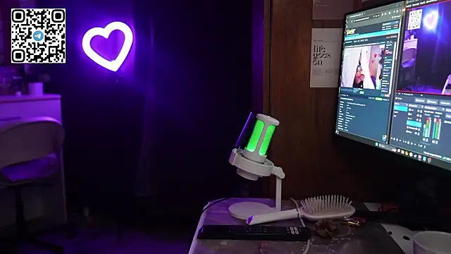 Snapshot of MrsTenderBeast chatting on 02.26.26 MrsTenderBeast online show from 02.26.26