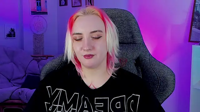 AsheLucker online show from 02.12.25