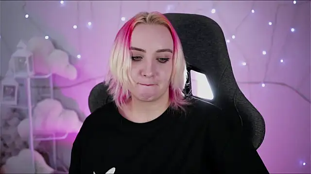 AsheLucker online show from 02.21.25