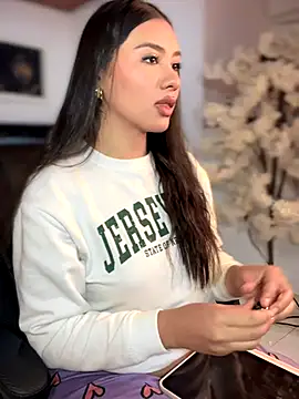 Snapshot of Ambar_pe_ chatting on 10.26.25 Ambar pe online show from 10.26.25