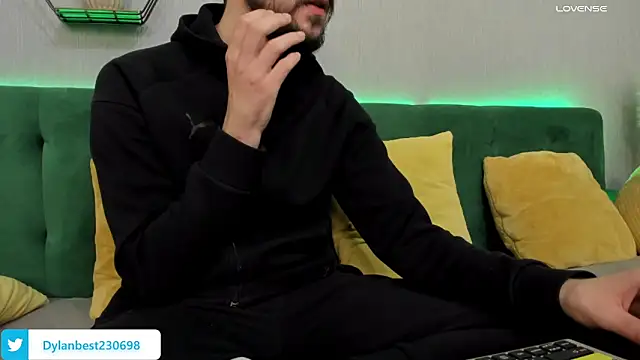 Snapshot of Dylan_Best chatting on 11.19.25 Dylan Best online show from 11.19.25