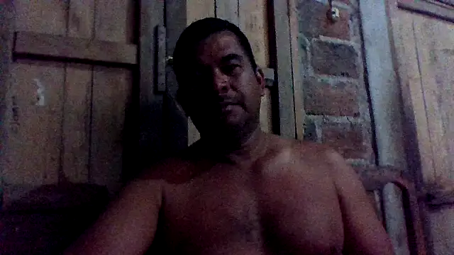 Snapshot of axomen chatting on 02.01.26 axomen online show from 02.01.26