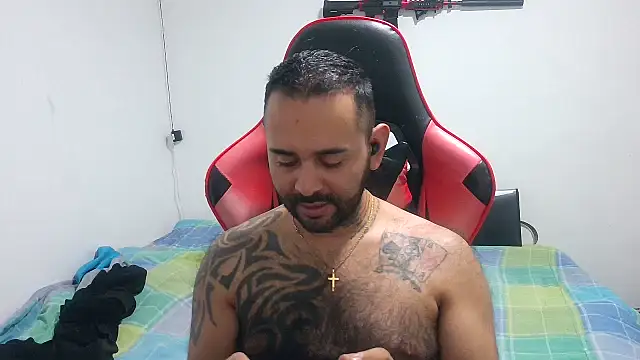 Snapshot of TeddyGominola_ chatting on 01.28.25 TeddyGominola online show from 01.28.25