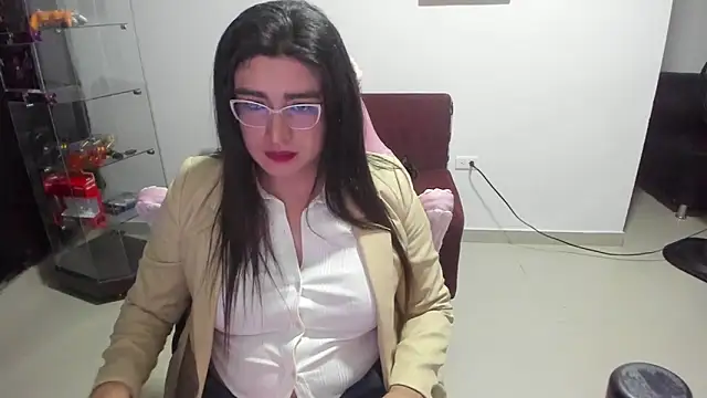 Snapshot of Khalifa_Gold chatting on 11.09.25 Khalifa Gold online show from 11.09.25