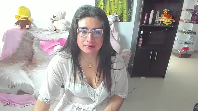 Snapshot of Khalifa_Gold chatting on 06.19.26 Khalifa Gold online show from 06.19.26
