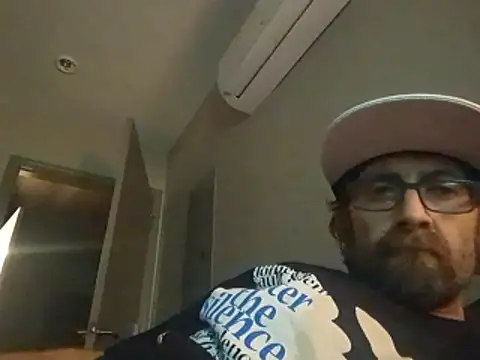 Bottomslut4tops84 online show from 11.18.25