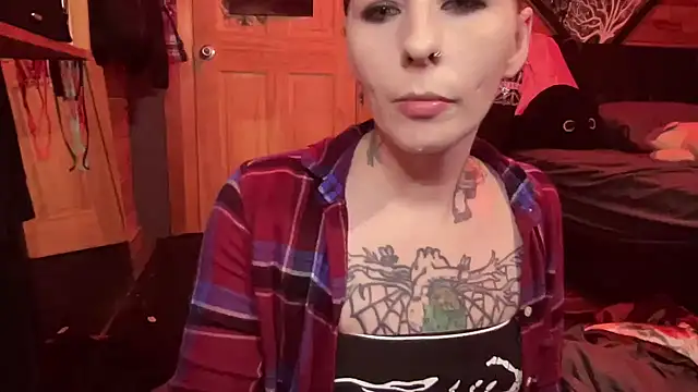 Snapshot of TeenyDoll chatting on 10.14.25 TeenyDoll online show from 10.14.25