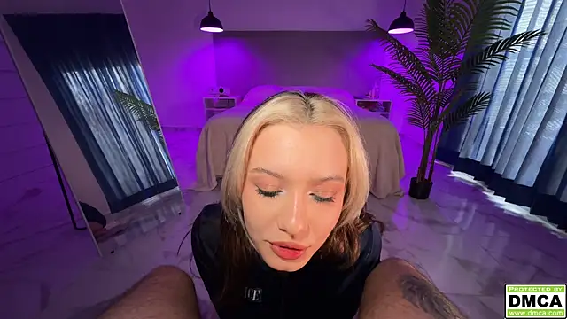 Snapshot of _blowjob_queen chatting on 09.18.25 blowjob queen online show from 09.18.25