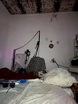 Snapshot of Alicbranca chatting on 11.30.25 Alicbranca online show from 11.30.25