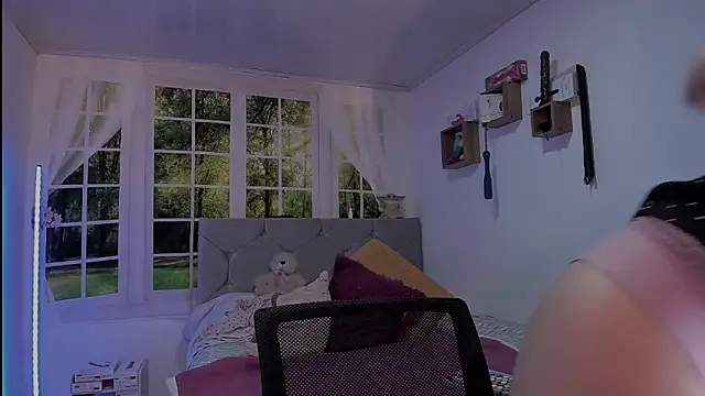 vanessabrown  online show from 03.30.26