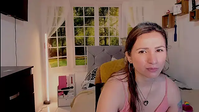 vanessabrown  online show from 07.05.26