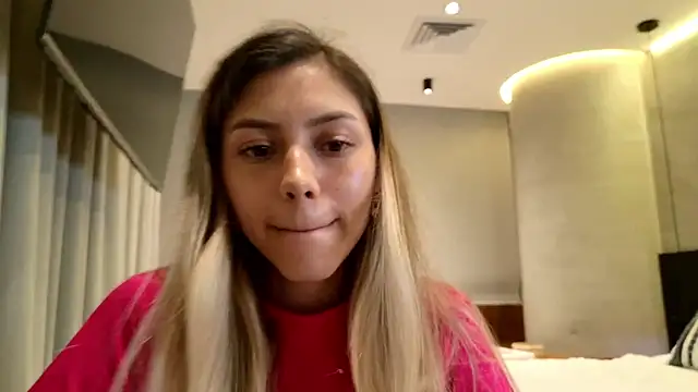 Snapshot of Sensualtease chatting on 12.23.24 Sensualtease online show from 12.23.24